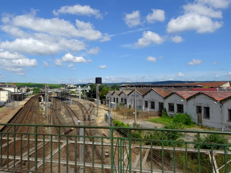 Au-dessus des rails de la gare d'Epernay, Marne 