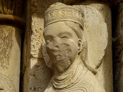 Sculpture, fronton, église Saint-Ayoul, Provins, Seine-et-… 