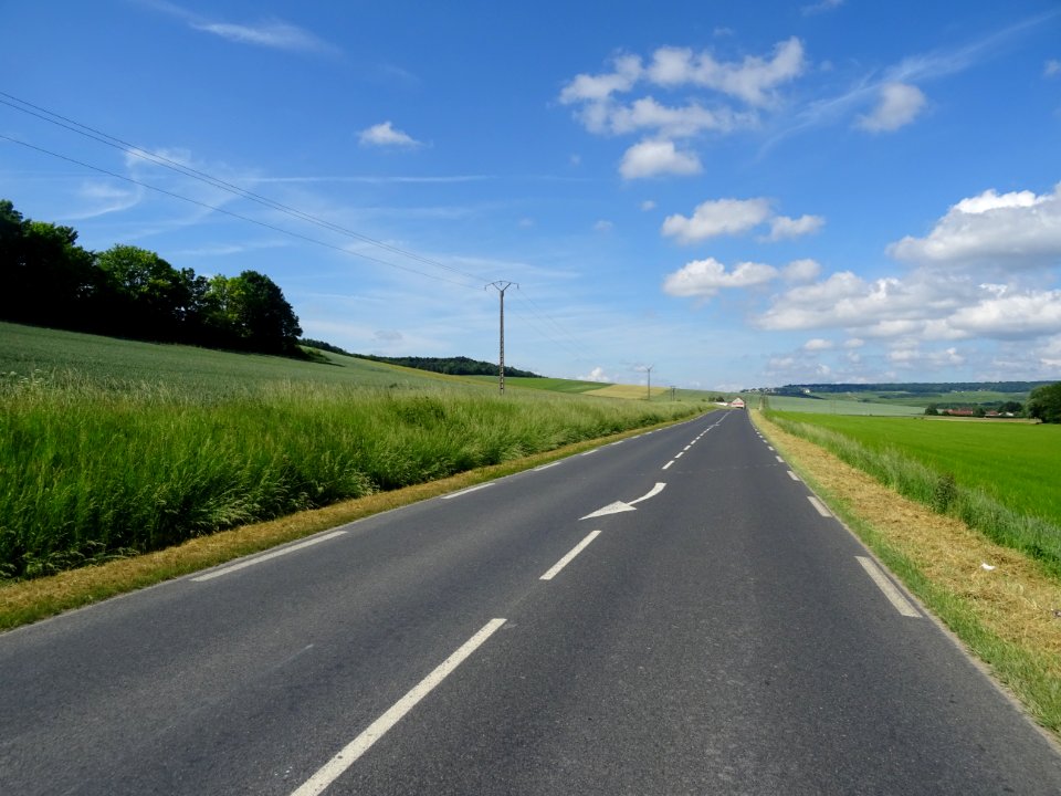 Sur la route entre Mutry et Fontaine-sur-Ay, Marne 
