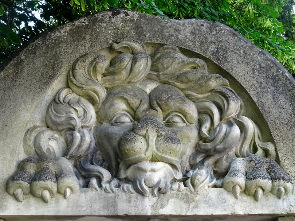 Lion sculpté, château de Montmort, Montmort-Lucy, Marne 