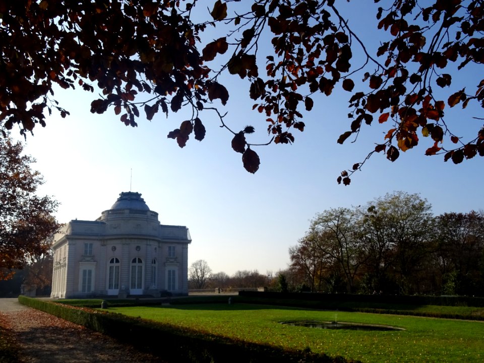 Le château de Bagatelle est un pavillon de plaisance, ou «… 