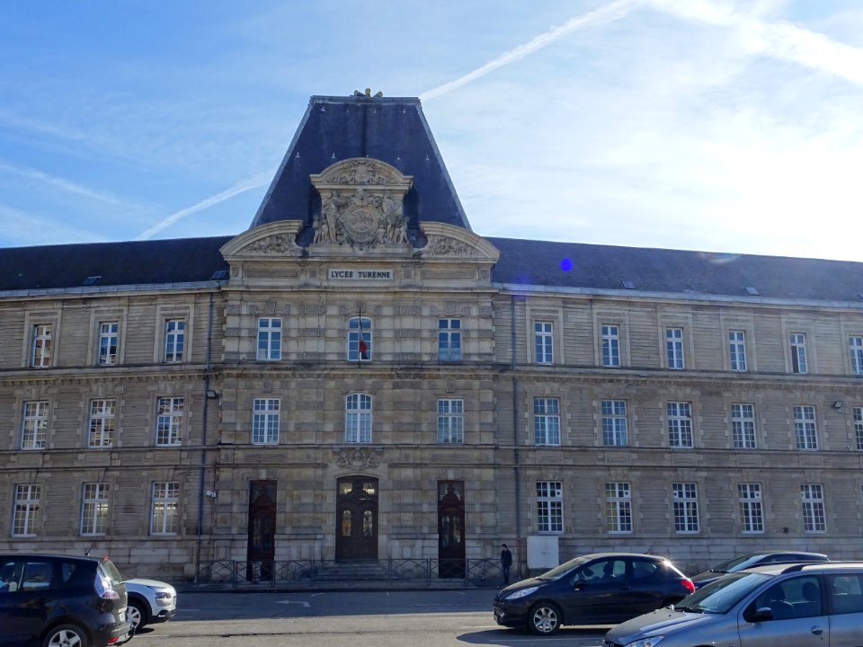 Façade du lycée Turenne, place Alsace-Lorraine, Sedan, Ard… 