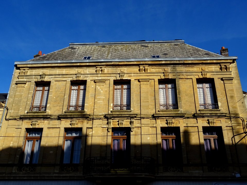 Façade d'une belle demeure, Sedan, Ardennes 