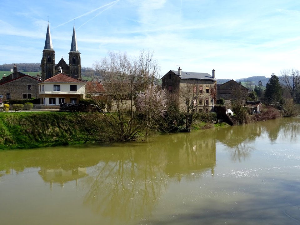 La Meuse et l'abbatiale Notre-Dame, Mouzon, Ardennes 