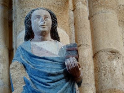 Statue en pierre peinte, basilique Notre-Dame d'Avioth, Av… 