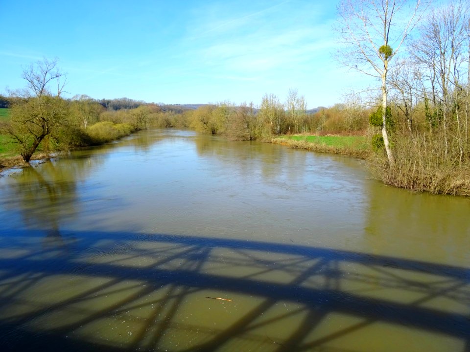 Entre Bazeilles et Aillicourt, la Meuse en crue, Ardennes 
