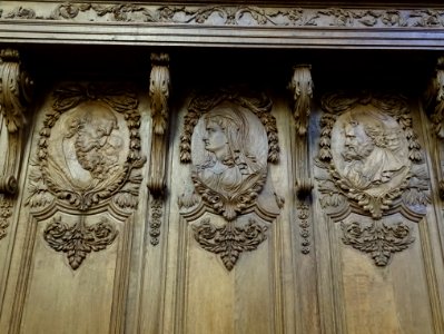 Portraits sculpture sur bois, basilique Notre-Dame d'Aviot… 