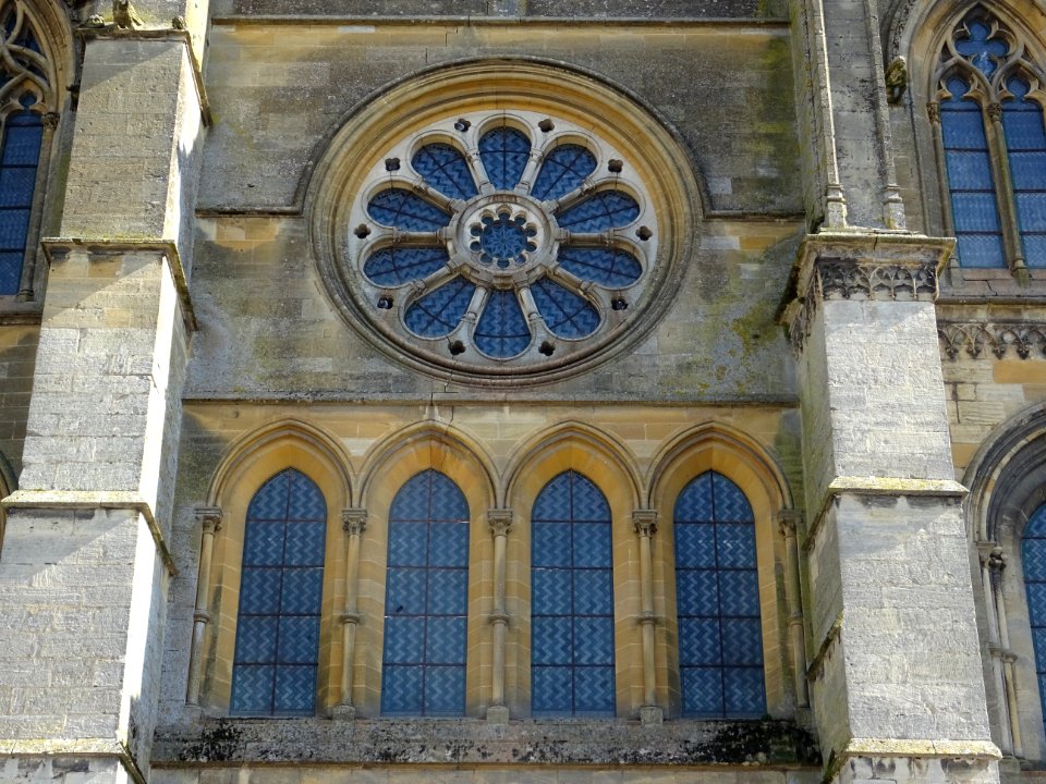 Détail de la façade, abbatiale Notre-Dame, Mouzon, Ardenne… 