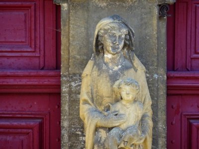 Statue de la Vierge à l'enfant, abbatiale Notre-Dame, Mouz… 