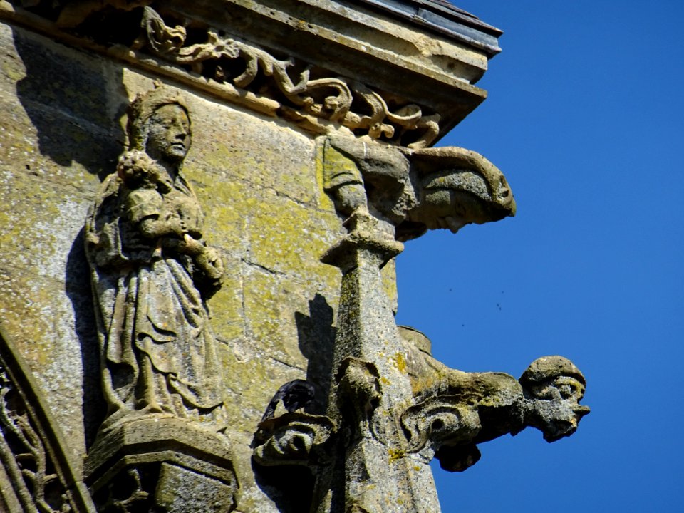 Détail des sculptures, abbatiale Notre-Dame, Mouzon, Arden… 