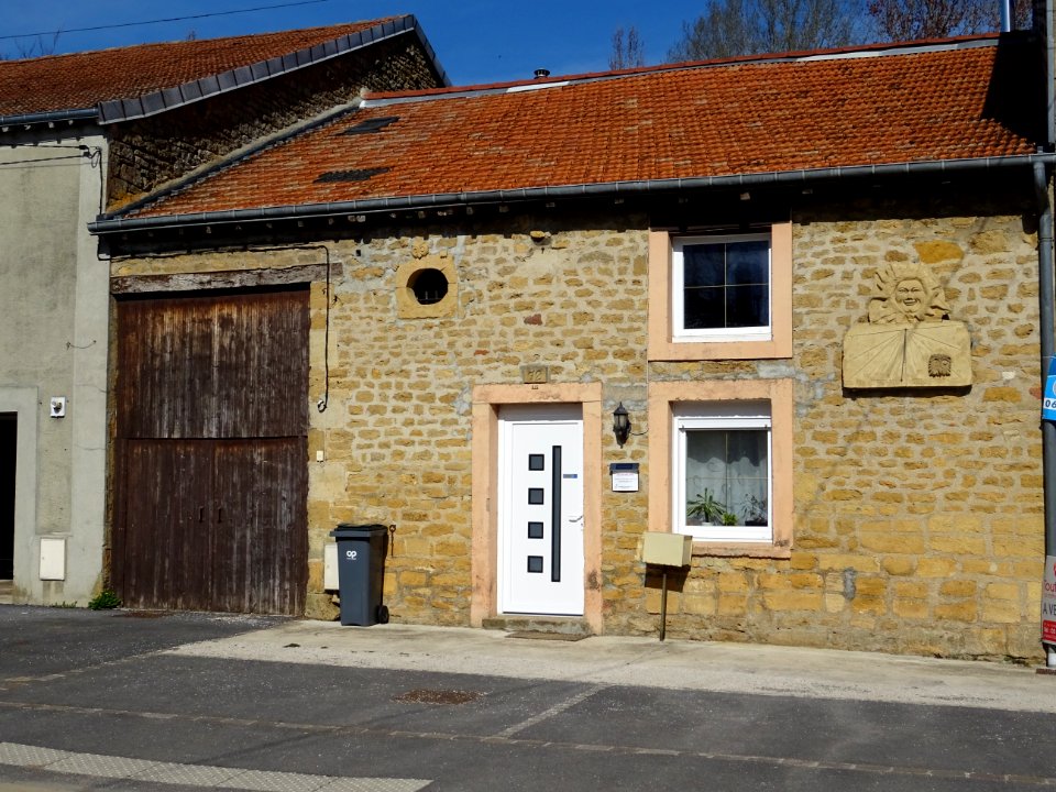 Maison d'un peintre avec un cadran solaire, gravé et sculp… 