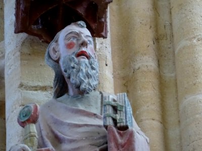 Statue en pierre peinte, basilique Notre-Dame d'Avioth, Av… 