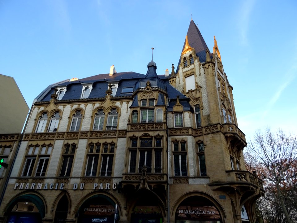 Un des plus bel immeuble Pharmacie du Parc, Thionville, … 