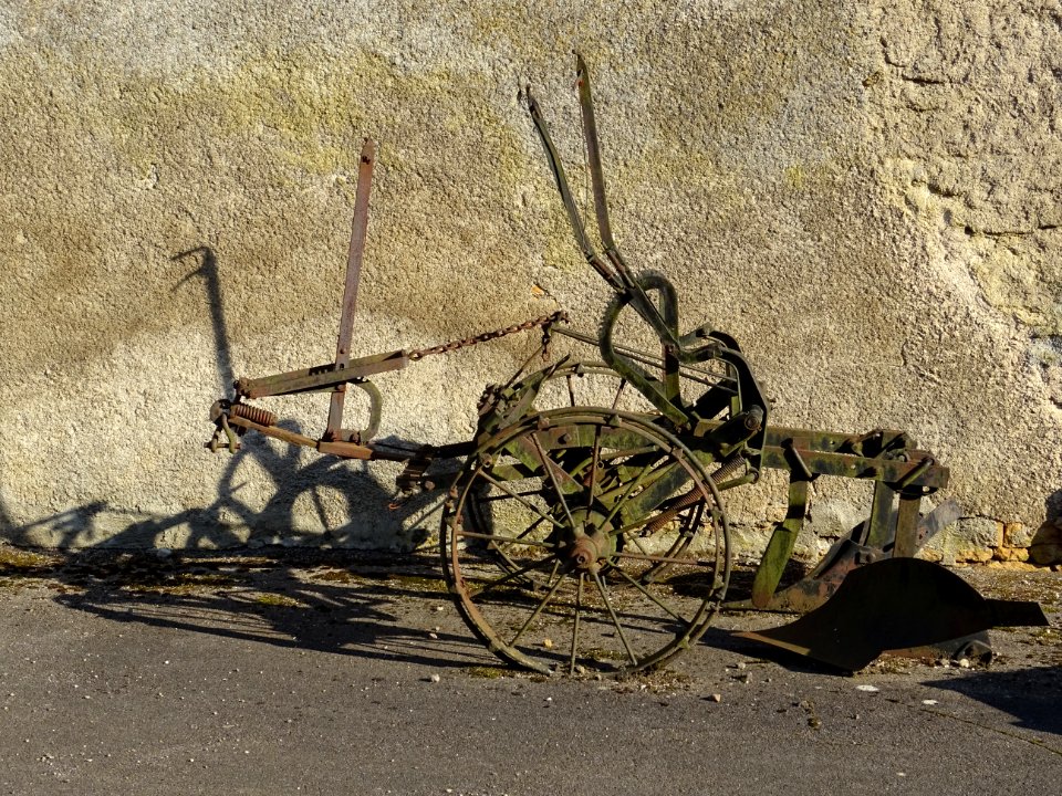 Une vieille charrue, Fillières, Meurthe-et-Moselle 
