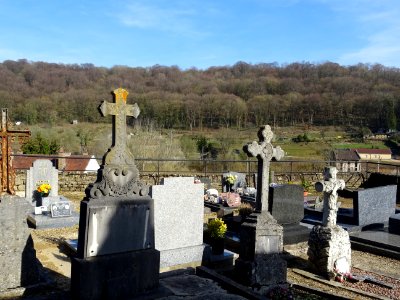 Cimetière autour de l'église Sainte-Agathe, Longuyon, Meur… 