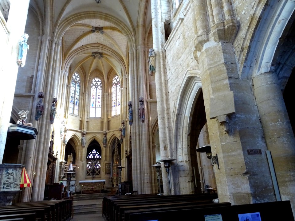 Nef, basilique Notre-Dame d'Avioth, Avioth, Meuse 