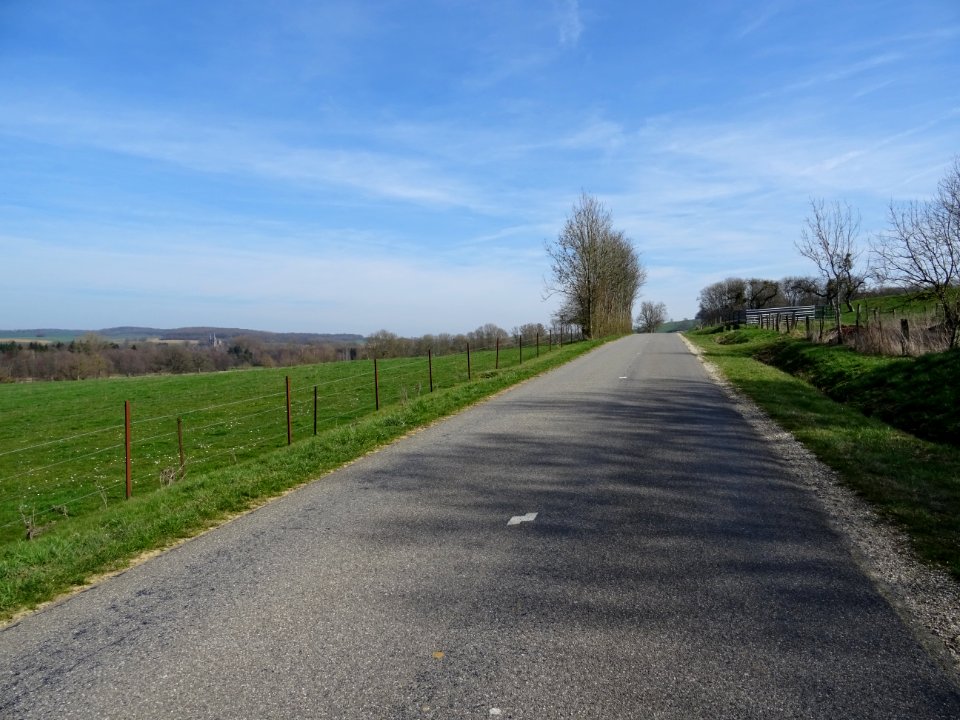 Sur la route entre Thonnelle et Avioth, Meuse 