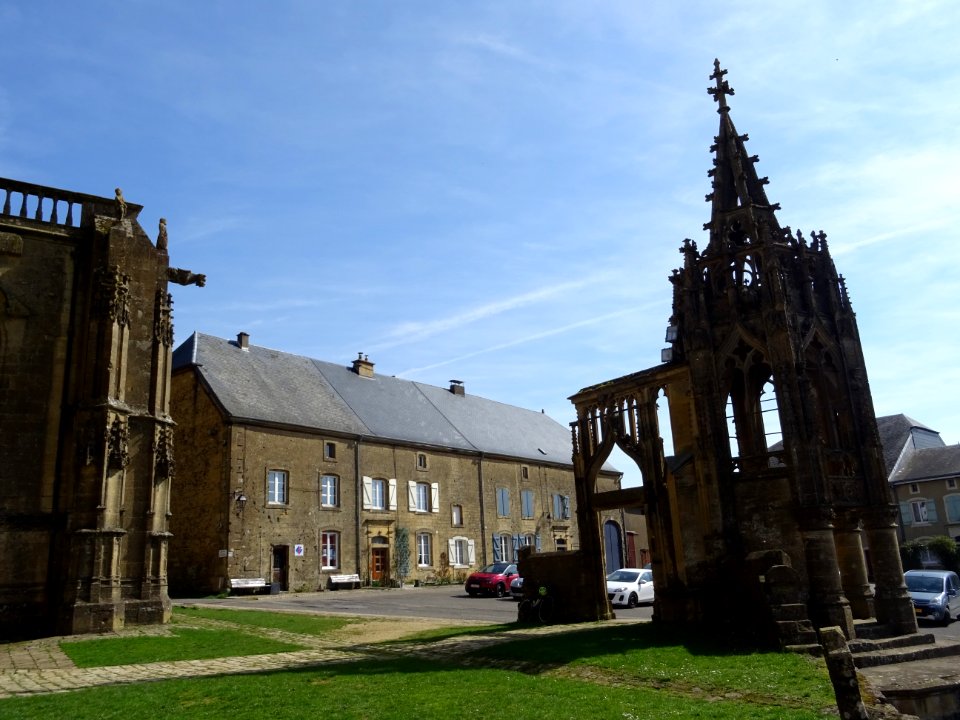 La Recevresse, à côté de la basilique Notre-Dame d'Avioth,… 