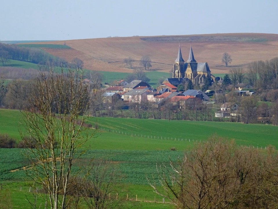Dernier regard sur la basilique Notre-Dame d'Avioth, Meuse… 
