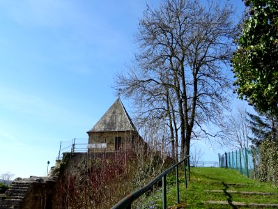 Montée à pied à la Porte de Bourgogne, Mouzon, Ardennes 