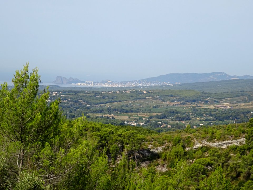 Depuis les hauteurs entre Le Beausset et Signes, au zoom, … 