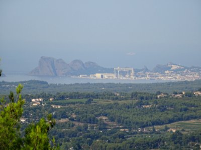 Depuis les hauteurs entre Le Beausset et Signes, au zoom, … 