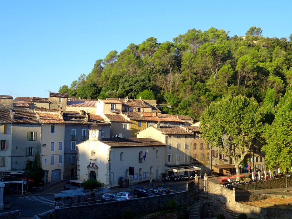 La mairie, les toits et les maisons, Entrecasteaux, Var 