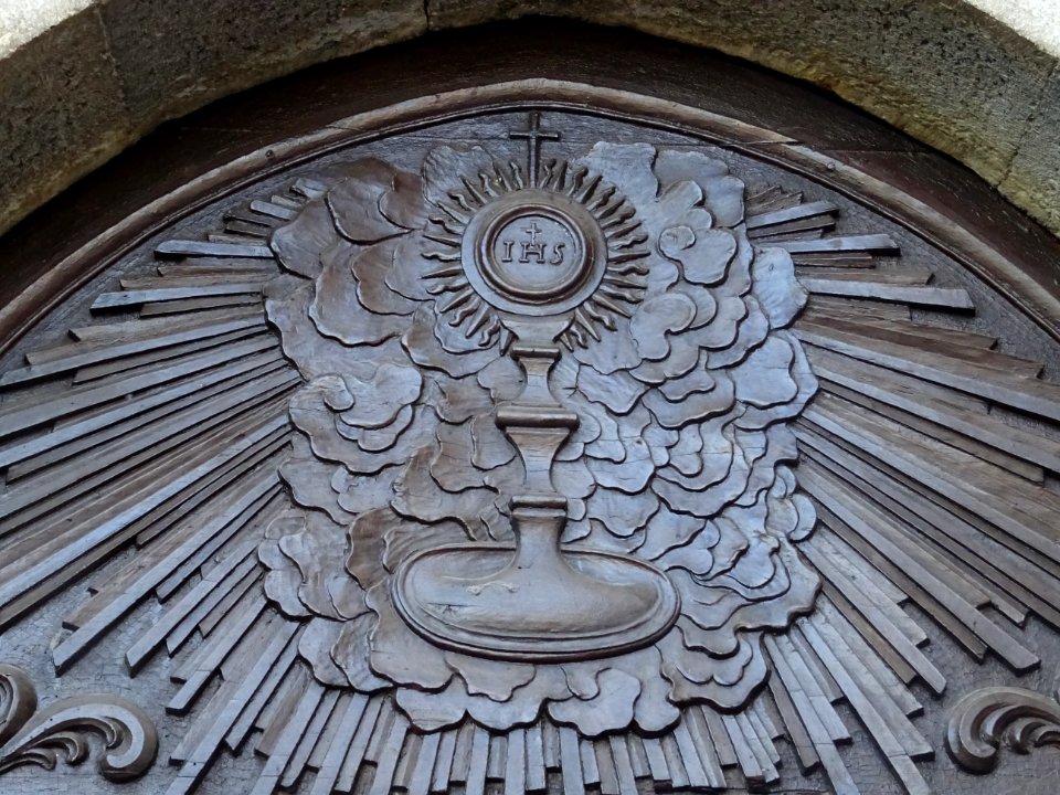 Fronton de l'église Saint-Sauveur, Entrecasteaux, Var 