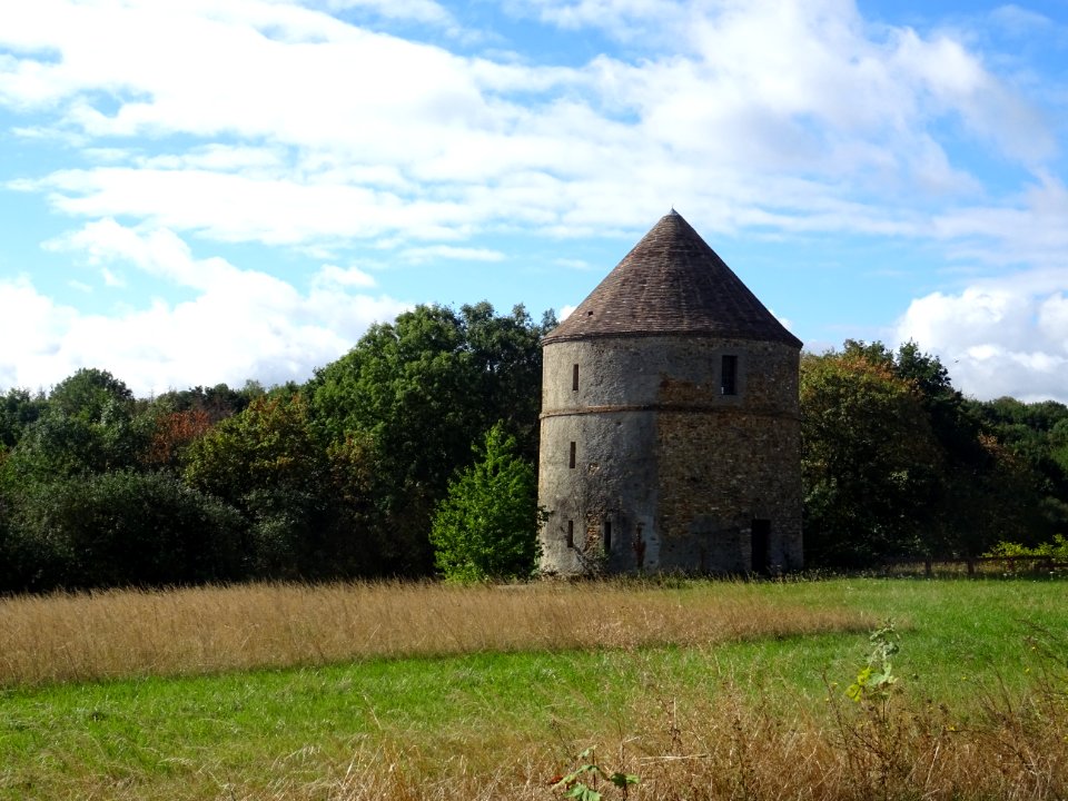 Colombier de Limon, près de l'Abbaye Saint-Louis-du-Temple… 