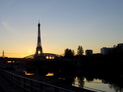 Lever de soleil sur la Tour Eiffel 
