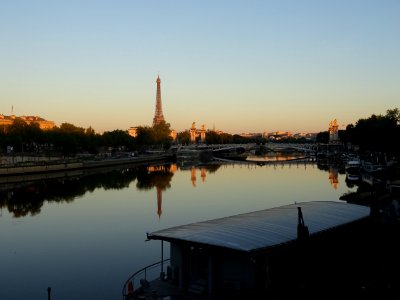 Lever de soleil sur Paris et la Tour Eiffel 