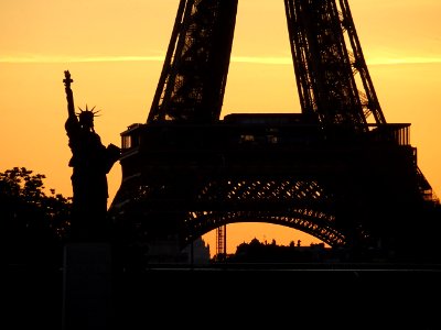Lever de soleil sur la Tour Eiffel 