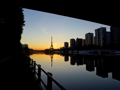 Lever de soleil sur la Tour Eiffel 