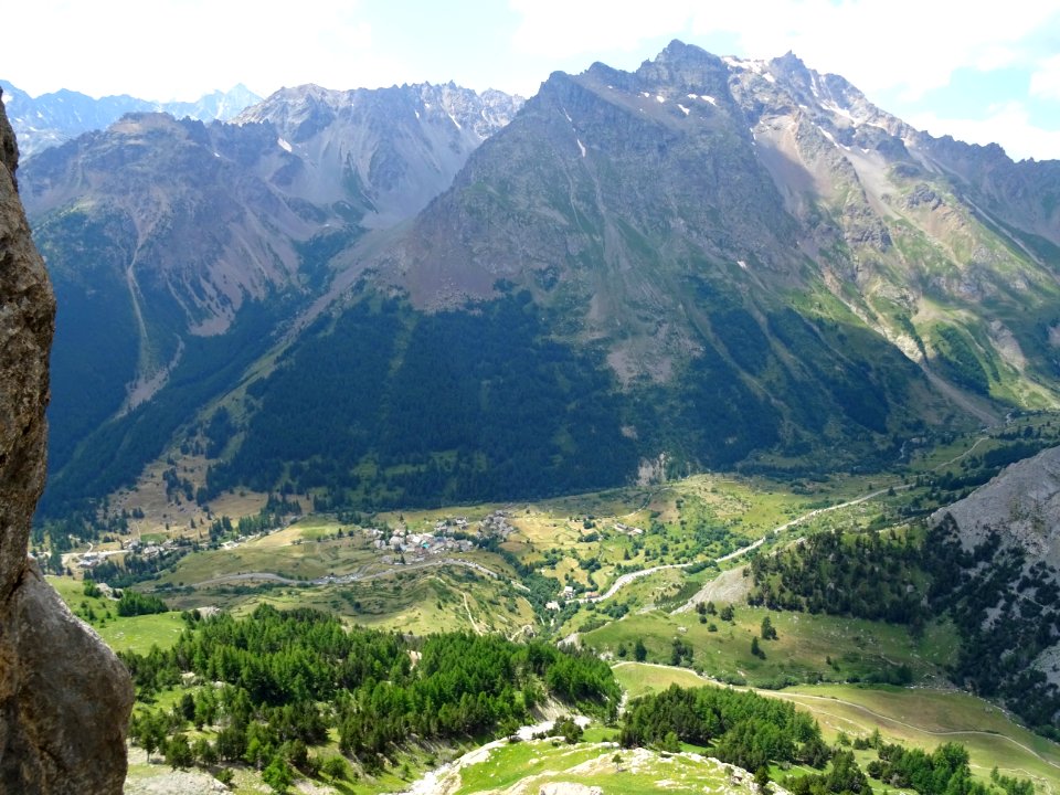 Village du Lauzet, on est à peu près 400 m au dessus 