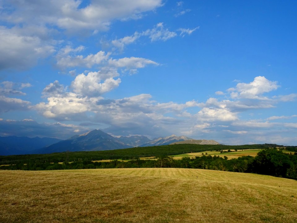 Dans la montée au col Bayard, coté St-Bonnet, paysage du C… 