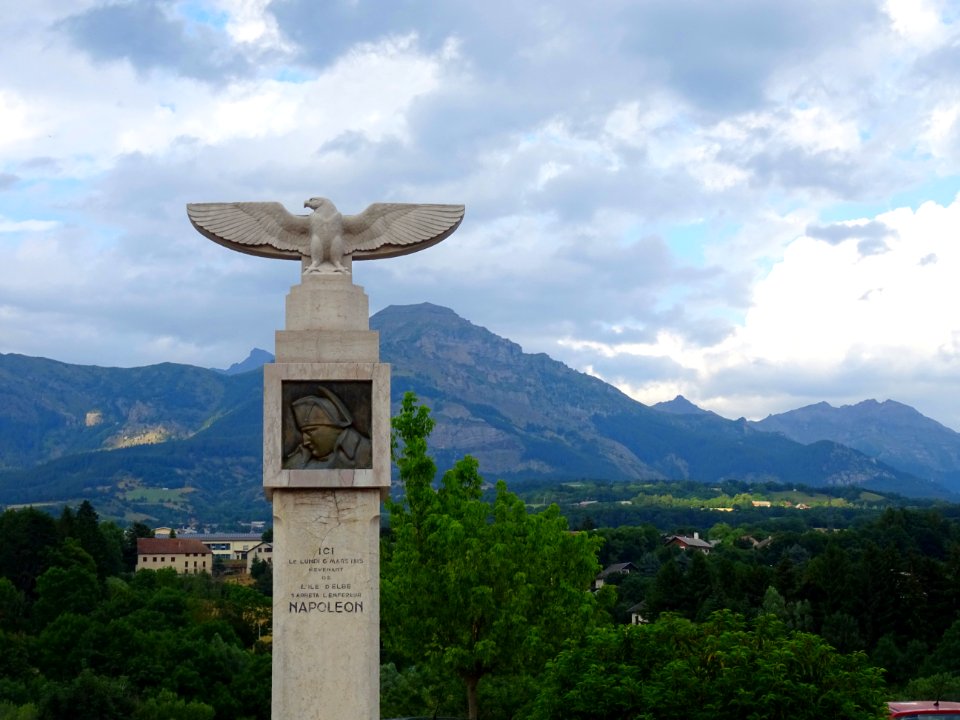 Monument : Ici le lundi 6 mars 1815 revenant de l'île d'El… 