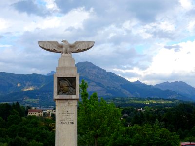 Monument : Ici le lundi 6 mars 1815 revenant de l'île d'El… 