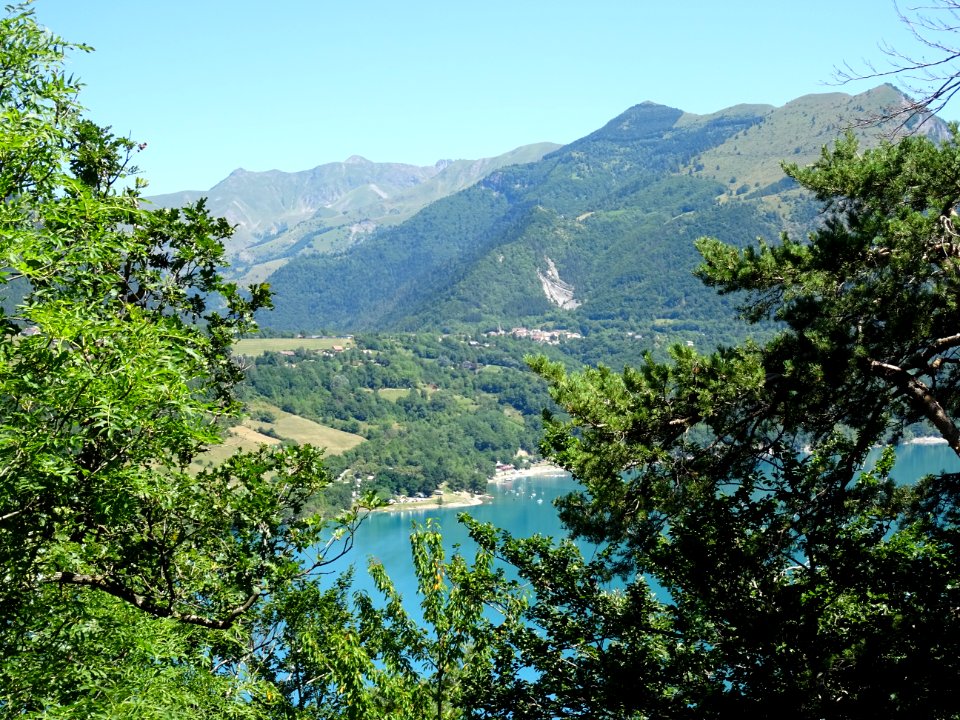 Lac du Sautet, à la limite de l'Isère et des Hautes-Alpes 