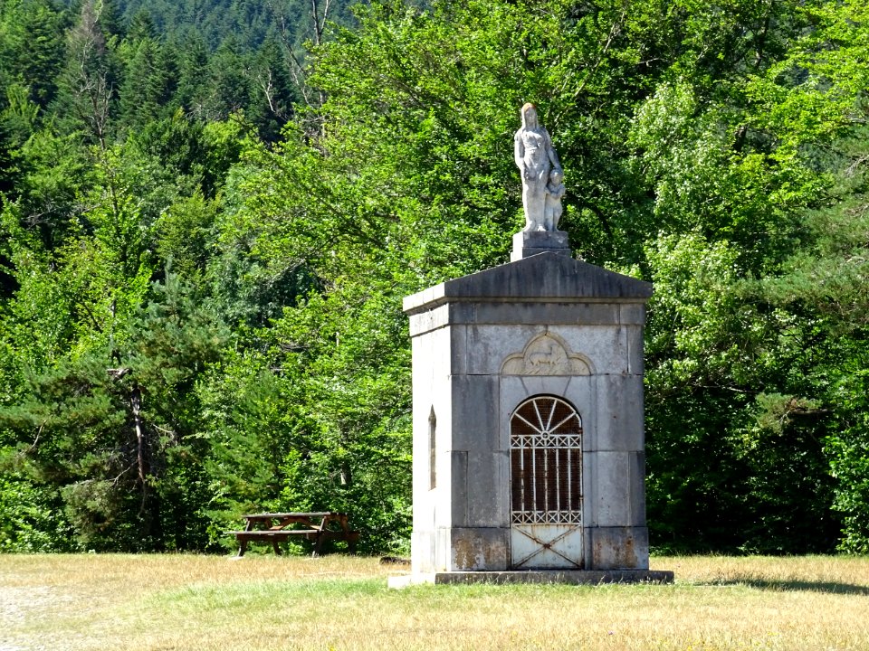 Oratoire près de la chapelle Saint-Etienne, commune de Pol… 