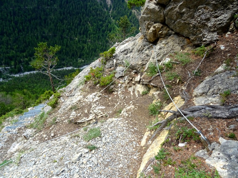 Dans la descente vers le refuge de Basse Rua, passage avec… 