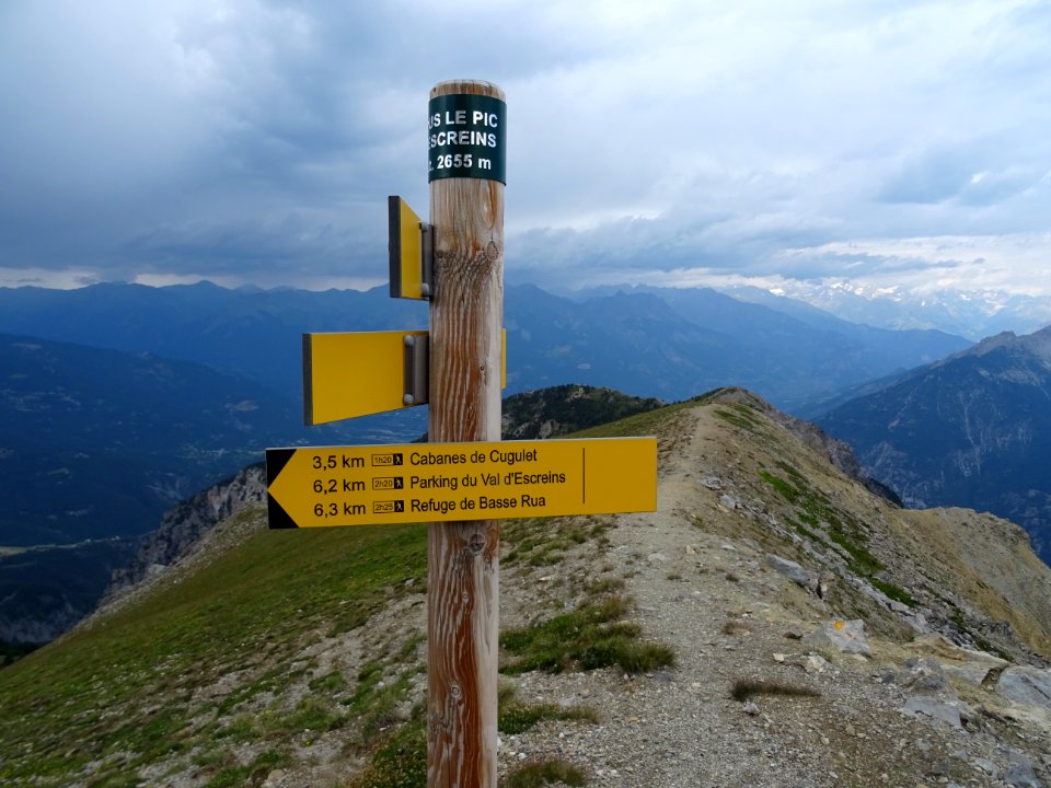 Poteau au Col sous le Pic d'Escreins 2655 m 