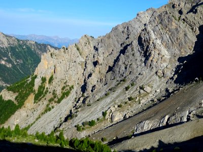 En montant vers le Vallon Claus, regard arrière sur les re… 