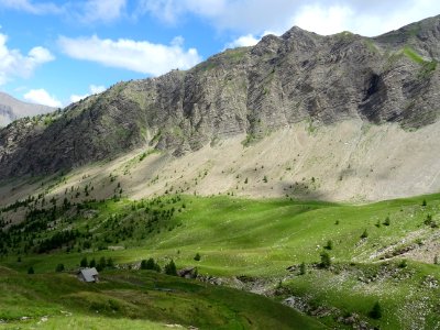 Dans la descente du col de la Règue, on arrive au-dessus d… 
