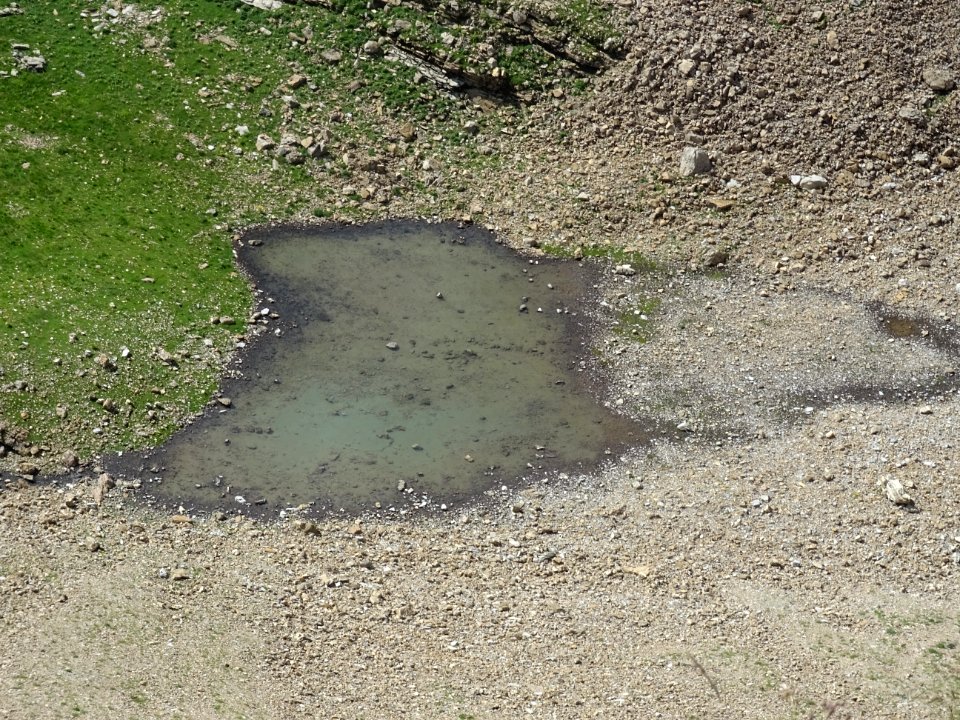 A la verticale, au-dessus du lac de la Dent 