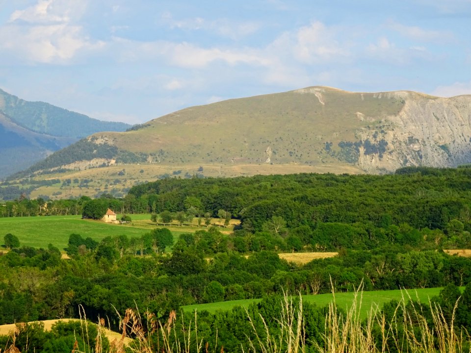 Dans la montée au col Bayard, coté St-Bonnet, paysage du C… 