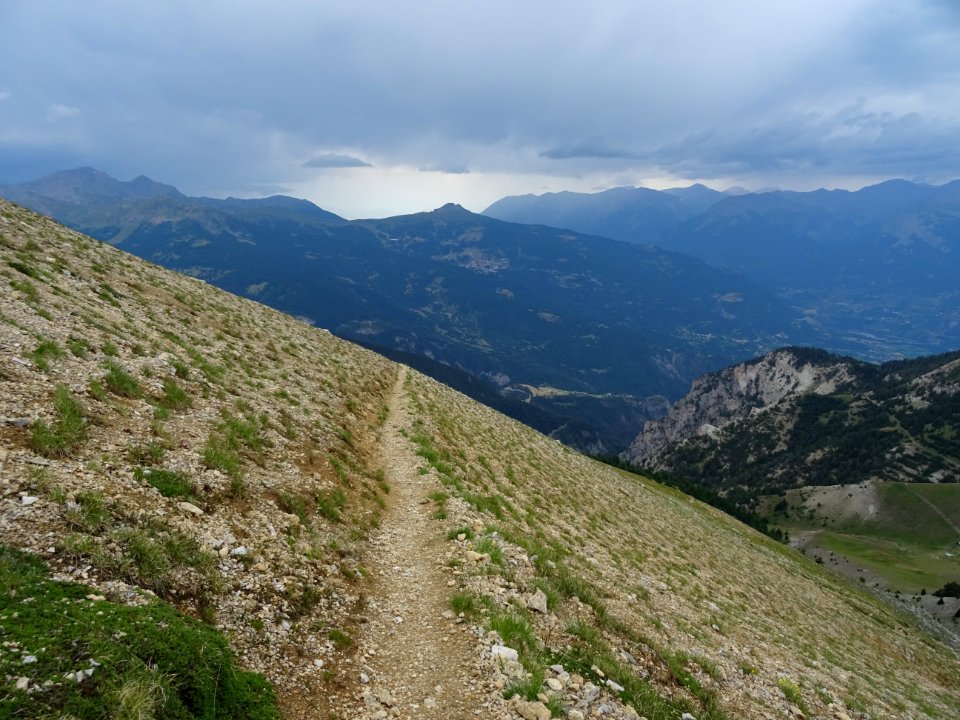 Début de la descente depuis le Col sous le Pic d'Escreins … 