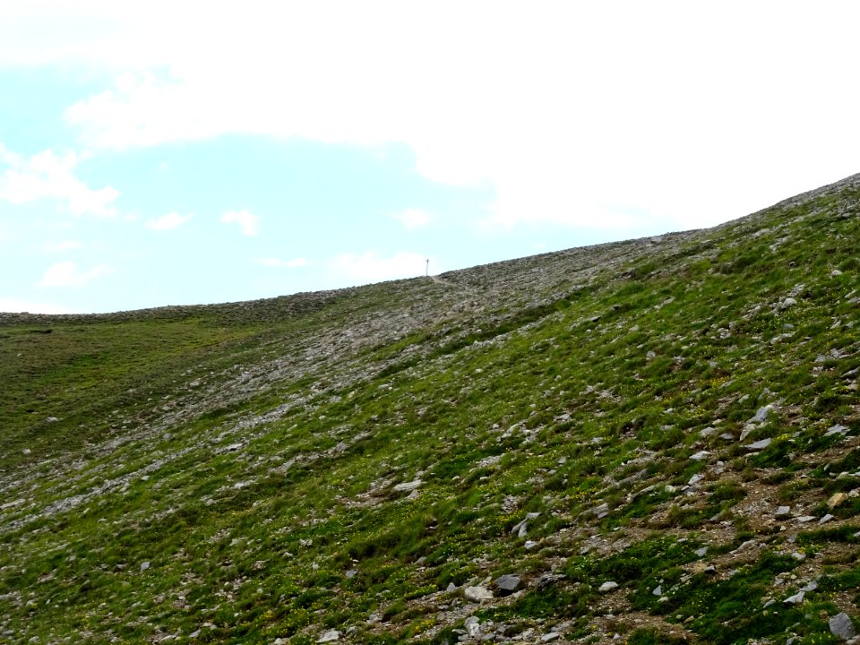 Regard arrière ... dans la descente depuis le Col sous le … 