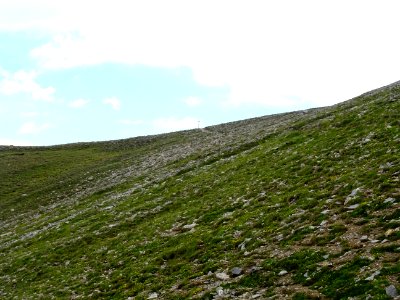 Regard arrière ... dans la descente depuis le Col sous le … 