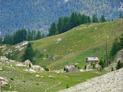 Dans le bas du Vallon des Pelouses, la bergerie d'Andrevez… 