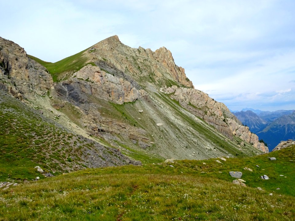 Dans la descente du Vallon des Pelouses, Les Cornes de Cha… 
